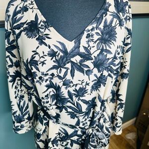 W5 Ivory and Blue Floral V-Neck blouse size Large